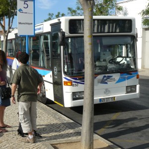 Bushaltestelle ohne Fahrplan