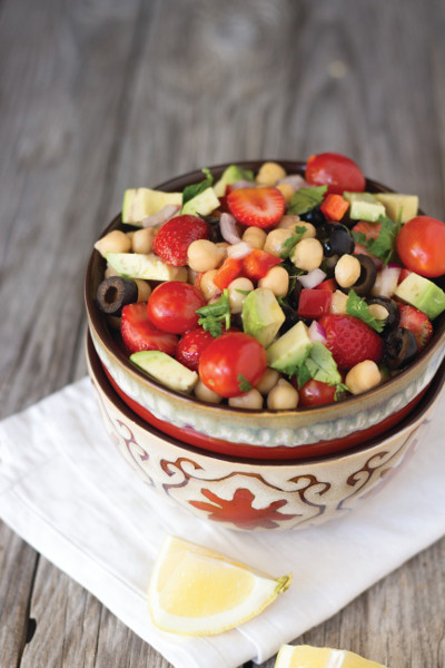 salada de grão, tomate e abacate